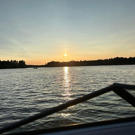 Muskoka Escape Hotel Port Carling Ngoại thất bức ảnh